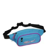 Riñonera celeste con detalles en fucsia y negro, con el logo de la NBA y la inscripción "Miami" en blanco.