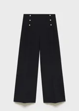 Pantalon de vestir negro de corte wide leg y tiro medio. Presenta un diseño largo con detalle de botones metálicos plateados en la parte frontal y cierre de cremallera lateral.