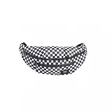 Riñonera Vans modelo Ward Cross con estampado checkerboard en blanco y negro, bolsillo frontal con cierre y etiqueta con el logotipo de la marca.