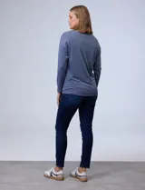 Remera negra de modal, marca French Laundry, con escote redondo y mangas largas.