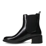 Botas Chelsea de mujer, color negro charol, de caña media. Presentan elástico lateral para ajuste y un taco bajo y ancho con detalle metálico dorado en la parte trasera.