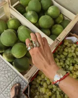 Anillo de diseño orgánico con textura irregular, realizado artesanalmente en metales macizos.