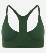 Top deportivo de microfibra color verde militar, con escote redondo, copas incorporadas y espalda nadadora. Marca Get Over.