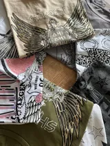 Conjunto de remeras de algodón con estampados variados.