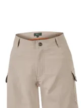 Pantalón cargo desmontable de color beige, corte recto y tiro medio, confeccionado con poliéster reciclado y spandex con tecnología Natural Flex. Cuenta con bolsillos laterales y piezas desmontables para transformarlo en short.