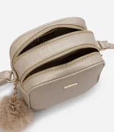 Bolso floater pequeño estructurado, color dorado, con cierre doble, texturizado, con correa transversal ajustable y tirador de pompón.