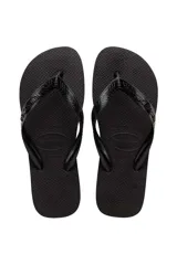 Chancletas Havaianas modelo Top color negro, con diseño clásico de tiras texturizadas y suela de goma antideslizante con textura de grano de arroz.