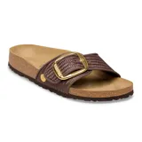 Sandalias Birkenstock modelo Madrid Big Buckle con tira ancha de rafia marrón, hebilla grande metálica dorada y plantilla anatómica de corcho.
