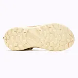 Sandalia deportiva Merrell Speed Fusion Web Sport, color tostado, con tiras de tejido reciclado, sistema de ajuste con velcro y cordón elástico en el talón, y suela de goma adherente con pisada mullida.