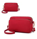 Cartera bandolera rectangular de nylon impermeable, con tres compartimentos con cierre y correa regulable.