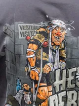 Remera blanca de manga corta con estampa frontal de estilo comic de rugby con la leyenda "Rugby Republic".