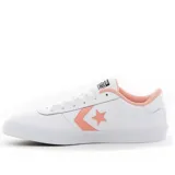 Championes Converse modelo Point, color blanco con detalles en color coral en el logo lateral y el interior. Diseño de caña baja con suela de goma blanca.