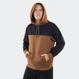 Canguro con capucha y cordones ajustables, diseño color block en tonos marrón y negro, con bolsillo frontal tipo canguro y logo de la marca bordado en el pecho.