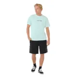 Remera de manga corta Rip Curl Vaporcool Test Tube, color verde menta, de corte clásico y tejido de secado rápido con absorción de humedad. Presenta un pequeño estampado gráfico con el logo de la marca en el centro del pecho.