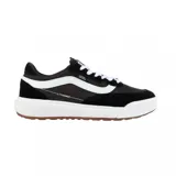Championes Vans modelo UltraRange, color negro con detalles en blanco. Presentan una combinación de materiales textiles y gamuza, con la icónica banda lateral de la marca y suela de goma con diseño texturizado.
