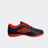 Championes de fútbol Umbro Classic II, color azul marino con detalles en naranja.