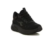 Champion deportivo Diadora modelo Proton, color negro, con suela gruesa y amortiguada, y logo de la marca en el lateral.