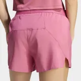 Short de running Adidas Adi365 Essentials, color rosa, con diseño liviano, calzoncillo interior de sujeción y logo reflectante de la marca en la pierna.