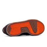 Championes de skate Öus modelo Cuoro, color marrón con detalles en negro. Presentan una estructura robusta con refuerzos en la puntera, cierre con cordones y una tira de velcro sobre el empeine. Incluyen el logo de la marca en el lateral y suela de goma con diseño texturizado.