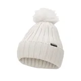 Gorro de lana tejido color blanco con pompón y etiqueta de la marca Converse.