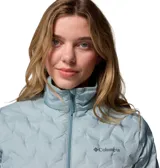 Campera puffer Columbia modelo Delta Ridge II, color celeste, con tecnología Omni-Heat reflectante, construcción HeatSeal sin costuras y aislamiento de plumón de 650 fill power. Presenta cierre frontal, cuello alto con protector de barbilla y bolsillos laterales con cierre.
