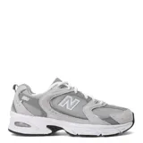 Championes New Balance 530 de estilo retro running, color gris con detalles en blanco y negro, confeccionados con malla transpirable y superposiciones de material sintético, entresuela con tecnología ABZORB y la icónica letra "N" en los laterales.