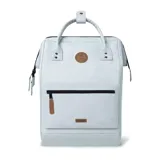 Mochila Cabaia Adventurer Puntarenas de 23 litros, color celeste, con sistema MOLLE, compartimento acolchado para laptop de 13 pulgadas, correa para sujetar a la maleta y tirantes acolchados antitranspirantes. Fabricada con materiales veganos e impermeables.