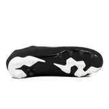 Championes de fútbol Diadora Striker II MD, color negro con logo de la marca en charol negro.