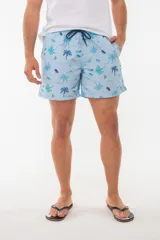 Short de baño azul con estampado de flamencos.