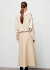 Falda midi evasé de tejido en mezcla de lana, con cintura elástica.