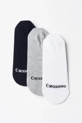 Pack de tres pares de medias invisibles tipo no show, en colores negro, gris y blanco. Presentan el logo de la marca estampado en la parte superior.