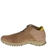 Botas Caterpillar modelo Science Mid, de caña media, confeccionadas en cuero nobuck color marrón con paneles laterales texturizados en tono beige. Presentan cierre con cordones, cuello acolchado en color mostaza y suela de goma dentada para mayor tracción.