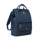 Mochila Cabaia modelo Adventurer Reykjavik, color azul con detalles en marrón. Tiene sistema MOLLE, compartimento acolchado para tablet o PC, correa para sujetar a la maleta y tirantes acolchados antitranspirantes. Vegana e impermeable.
