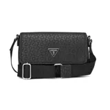 Cartera tipo bandolera Guess modelo Viviette, color negro con estampado de monograma en relieve. Presenta solapa frontal con logo triangular metálico y correa de cinta ajustable con herrajes plateados.