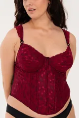 Corset largo de encaje color borgoña con ballenas, aro y breteles regulables. Espalda de tela reforzada con ganchos.