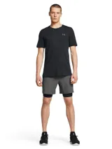 Shorts deportivos Under Armour Vanish Woven 2in1 color gris, con short de compresión interior negro incorporado, bolsillos laterales abiertos y tejido ultraligero y elástico de secado rápido.
