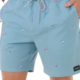 Short de baño celeste con estampado de palmeras y veleros, cintura elástica con cordón ajustable y logo de la marca en la pierna.