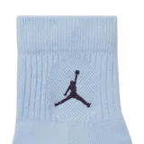 Pack de tres pares de medias tobilleras Jordan, en colores negro, blanco y bordó. Presentan el logo Jumpman bordado en el lateral y una franja de contraste en la puntera.