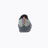 Mocasín Merrell Jungle Moc para hombre, color gris, sin cordones, con elástico lateral para facilitar el calce, capellada de cuero gamuzado, plantilla acolchada y suela de goma con tecnología Air Cushion para absorción de impactos.