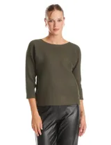 Buzo de silueta relajada confeccionado en tejido acanalado premium con caída fluida. Presenta cuello redondo, mangas tres cuartos estilo japonés y diseño liso.