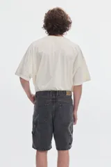 Short denim estilo carpintero para hombre, de ajuste relajado y lavado efecto washed.