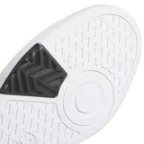 Championes Adidas Hoops 4.0 de diseño urbano inspirado en el básquetbol. Presentan un empeine de cuero sintético blanco con las icónicas tres tiras laterales en color negro y detalles en gris en el talón. Cuentan con cierre de cordones y suela de goma tipo cupsole para mayor estabilidad.