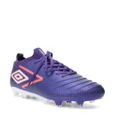 Championes de fútbol Umbro modelo Legacy Hg, color violeta con diseño geométrico y detalles en naranja y blanco. Presenta suela con tapones para césped y cierre con cordones.