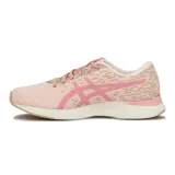 Championes Asics modelo Streetwise, color rosado con detalles en tono tostado y blanco, con cordones rosados y el logo de la marca en los laterales.