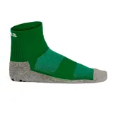 Medias deportivas Joma antideslizantes, color verde con detalles en gris. Fabricadas con material elástico que se adapta al pie y tacos de goma en el exterior para mayor agarre.