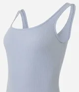 Vestido midi blanco acanalado, de algodón sostenible, con escote cuadrado y tirantes medios.