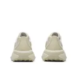 Championes de running Merrell Morphlite, modelo versátil para asfalto y montaña, color beige con suela en tonos claros y morados.