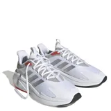 Championes Adidas Alphaedge de diseño deportivo, color blanco con detalles en gris y toques de rojo. Presentan una estructura de malla transpirable con refuerzos sintéticos, mediasuela con tecnología Bounce para mayor amortiguación y suela de goma resistente.