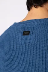 Sweater de tejido de punto acanalado en color azul, con cuello redondo, mangas largas y calce relajado.