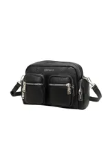 Bandolera Trendy color negro de cuero sintético con múltiples bolsillos externos con cierre y herrajes metálicos plateados. Incluye correa ajustable.